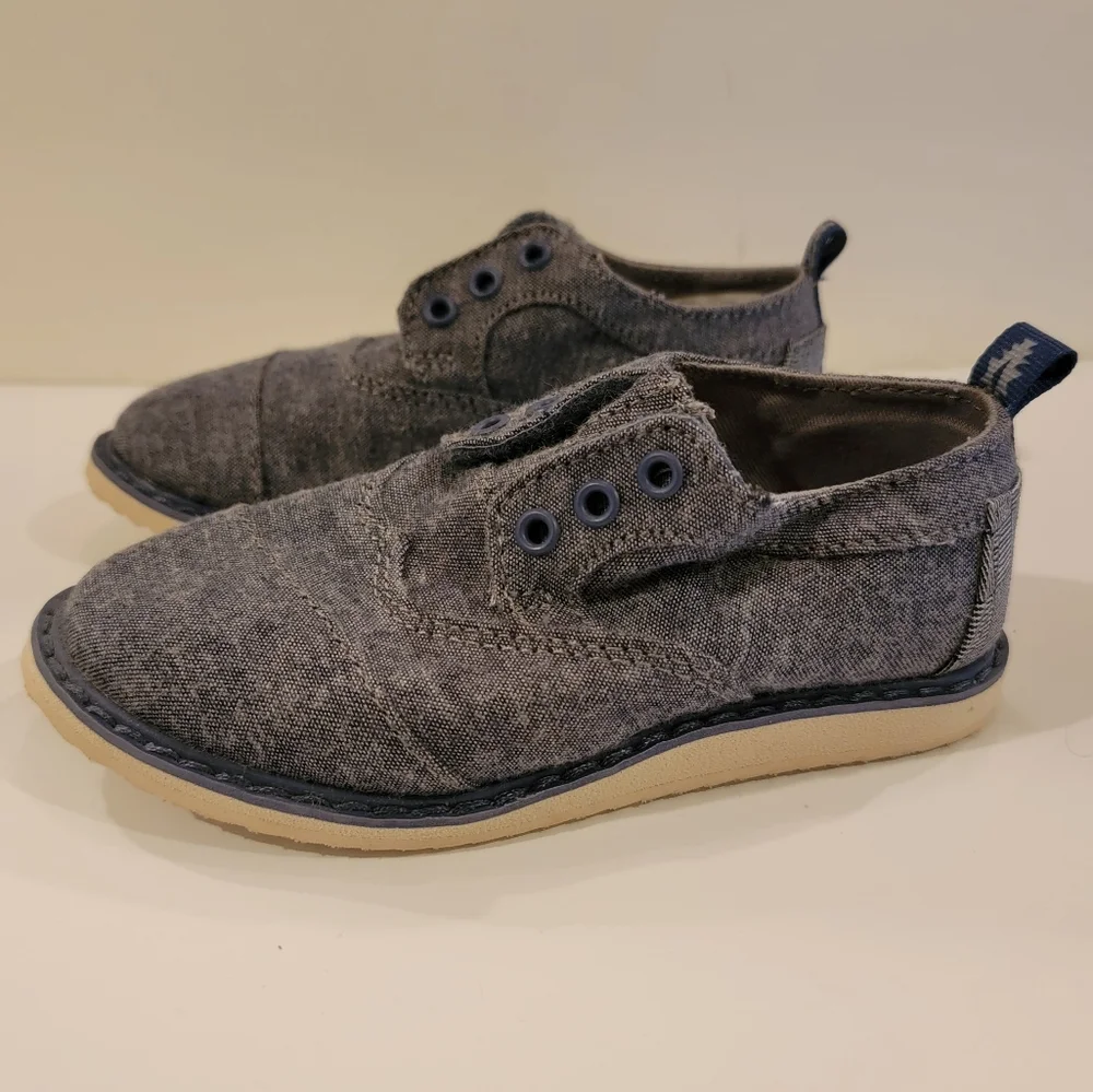 Tom's boys chambray wingtip oxford slip on dress up shoes canvas size 9